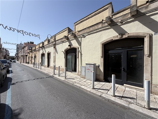 Antico Locale Al Piano Terra, In Pietra, Vari Utilizzi e Possibilit&agrave; Di Ampliamento